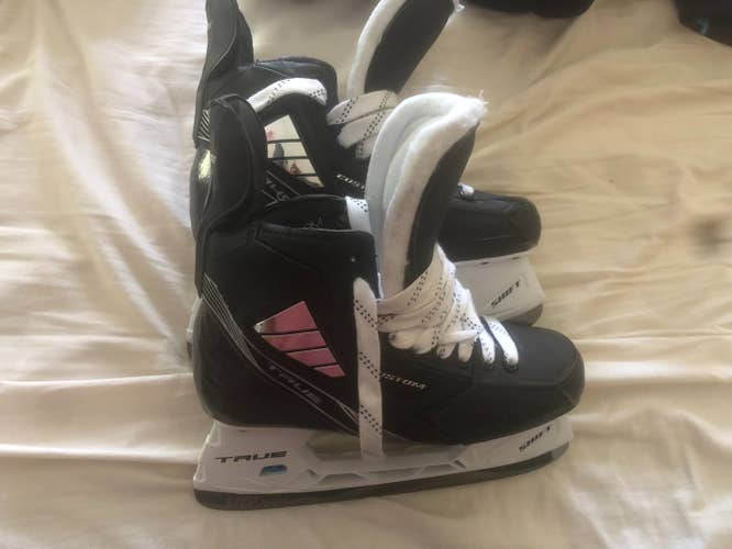 Senior New True Pro Custom Hockey Skates Extra Wide Width Size 9.5