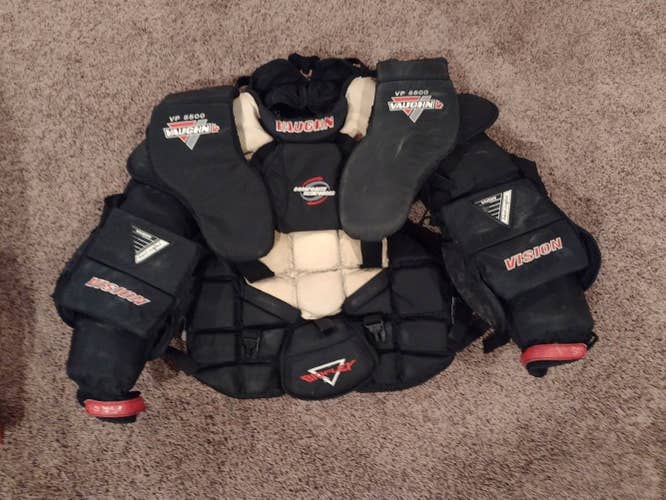 Senior Used Large Vaughn 5500 Goalie Chest Protector