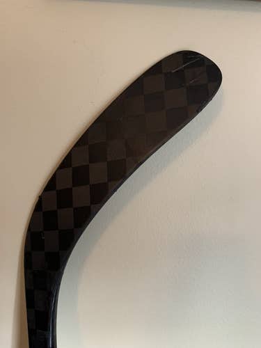 Senior Left Hand Mid Pattern  Supreme 2S Pro Hockey Stick