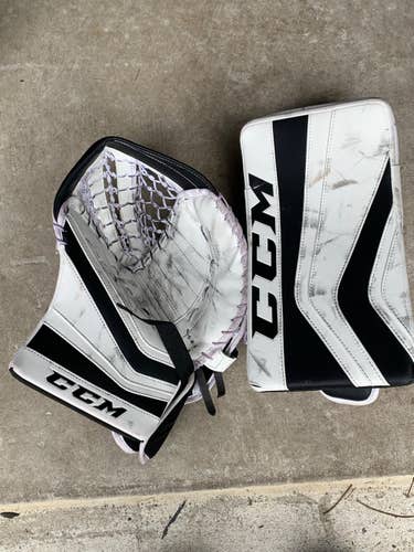 White Used Regular Revolution 597 Glove And Blocker