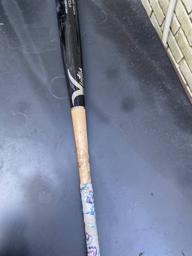 Victus V-cut wood bat/ 33in 30oz / USED