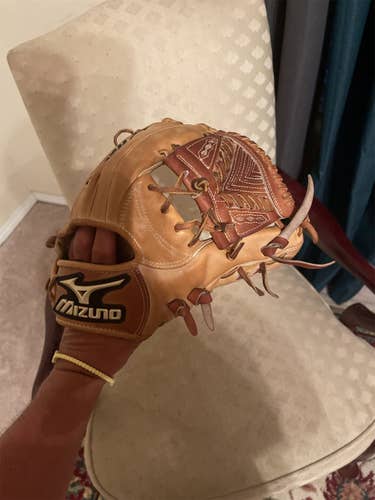 Used Infield Global Elite 11.25" Baseball Glove