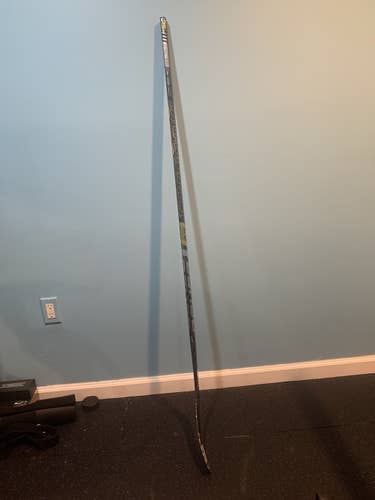 Intermediate Right Handed Mid Pattern  Supreme 2S Pro Hockey Stick