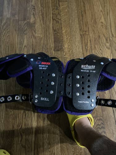 New Medium Schutt Varsity O2 Maxx Shoulder Pads