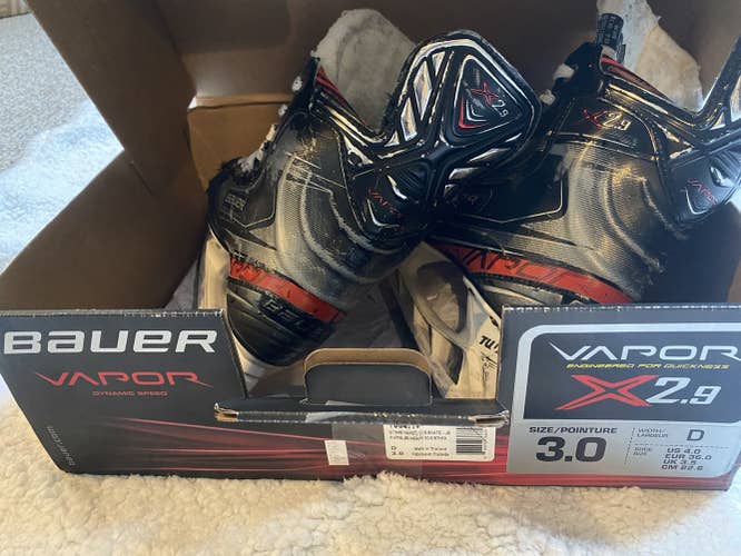 Junior Bauer Regular Width  Size 3 Vapor Hockey Skates With Tydan Runners