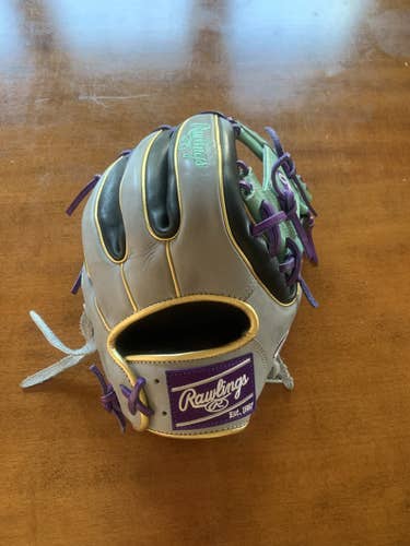 New High School/College Rawlings Right Hand Throw Infield Heart of the Hide Baseball Glove 11.75"
