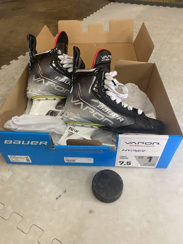 Senior Bauer   Size 7.5 Vapor Hyperlite Hockey Skates