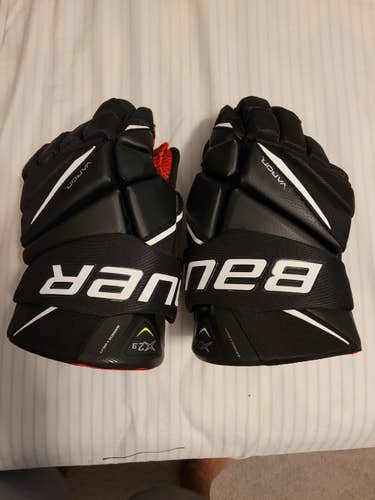Black Used Senior Bauer Vapor X2.9 Gloves 15"