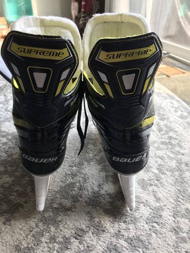 Senior Bauer Regular Width Pro Stock Size 8 Supreme S35 Hockey Skates