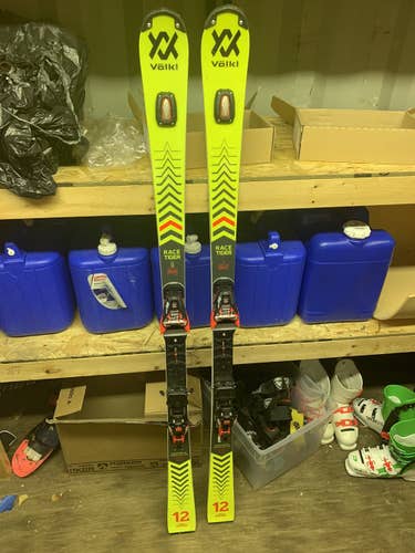 Used  Volkl Max Din 18 Racetiger SL Skis