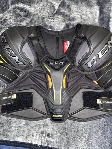 Senior Large CCM  Tacks 9080 Shoulder Pads