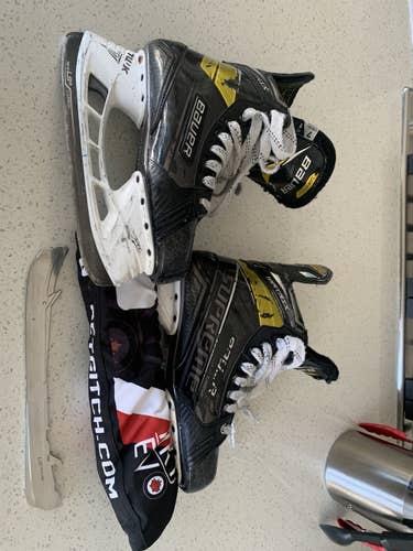 Senior Bauer   Size 7 Supreme matrix Hockey Skates