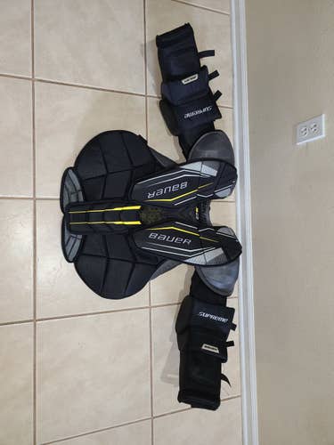 Senior New without tags Medium Bauer S29 Goalie Chest Protector