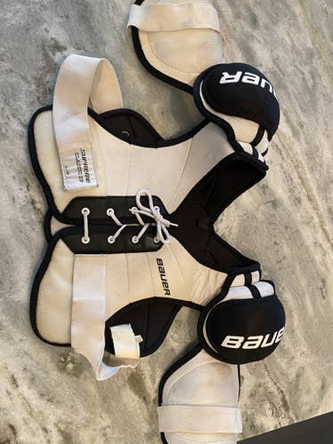 Senior Large Bauer  Supreme Classic Shoulder Pads