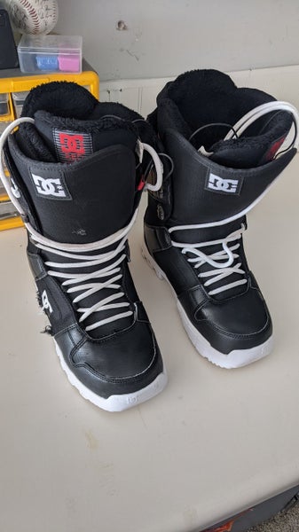 Used Unisex Size 9.5 (Women's 10.5) DC Phase Snowboard Boots Medium Flex All Mountain