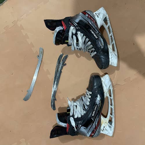 Used Bauer Vapor 2X Pro  Size 10.5 Hockey Skates