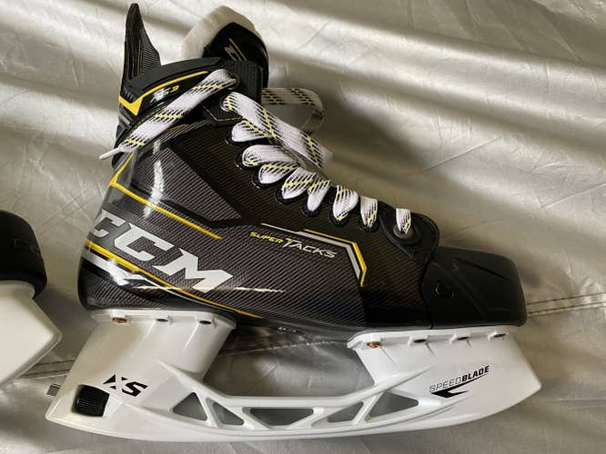 CCM AS3 Senior Super Tacks skates 8.5 Wide Never Baked or Used