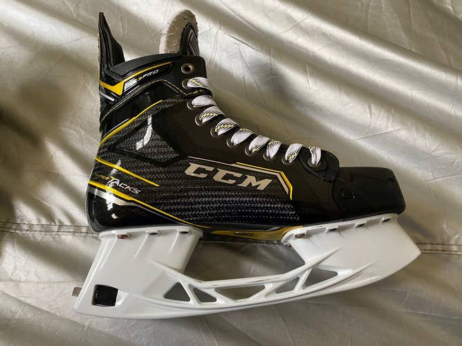 Senior CCM Regular Width  Size 8.5 AS3 Pro Hockey Skates