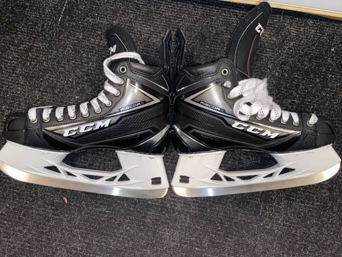 Senior New CCM Ribcor 80K Hockey Skates Wide Width Pro Stock Size 8.5