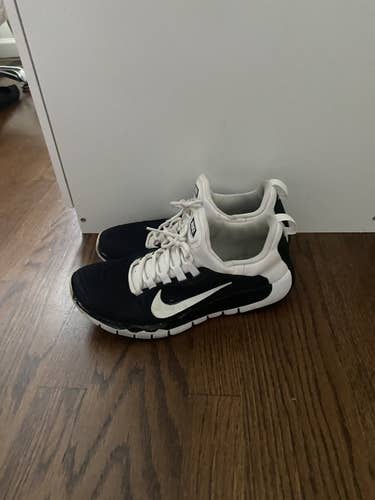 Nike lifting/run sneakers size 10.5 men used