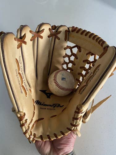 Mizuno Pro Select Outfield Glove