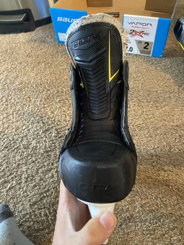 Senior CCM Regular Width Pro Stock Size 6 Super Tacks AS1 Hockey Skates