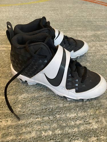 Black And White Youth Kids Molded Cleats Nike almost brand new!!