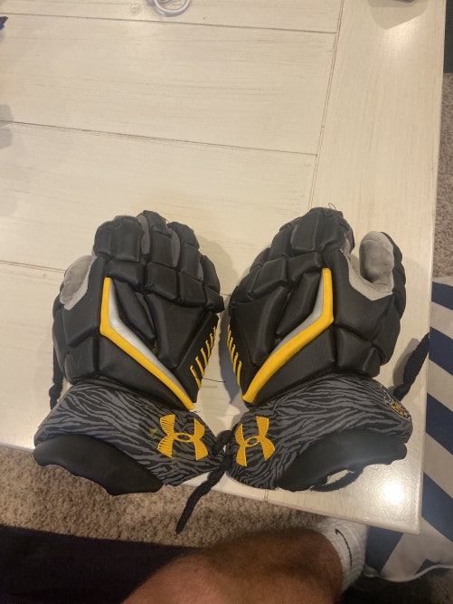 Black Used Under Armour 13" Lacrosse Gloves