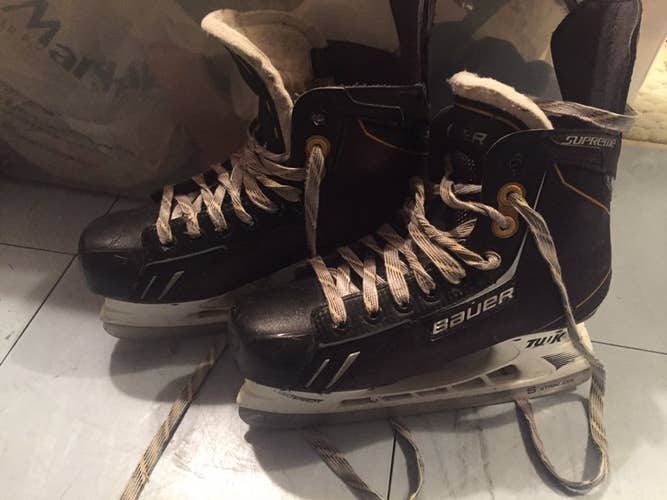 Junior Bauer Size 4 Supreme One.6 Hockey Skates