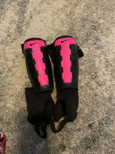Unisex XS Nike Mercurial lite Shin Guards