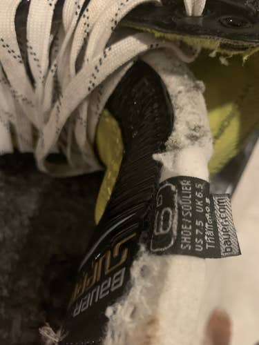Junior Used Bauer Supreme S29 Hockey Skates Regular Width Size 6