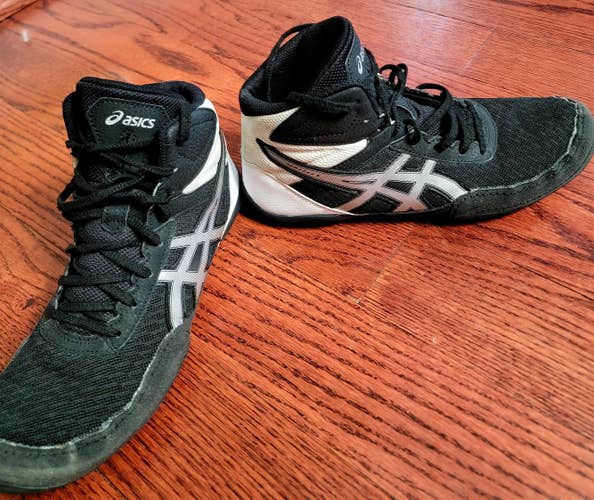 Asics Wrestling Shoes - Size 7 - Used