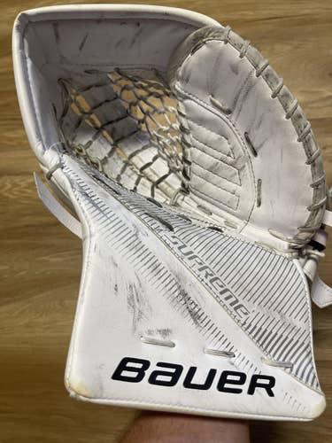 Great condition White Intermediate Bauer Regular S29