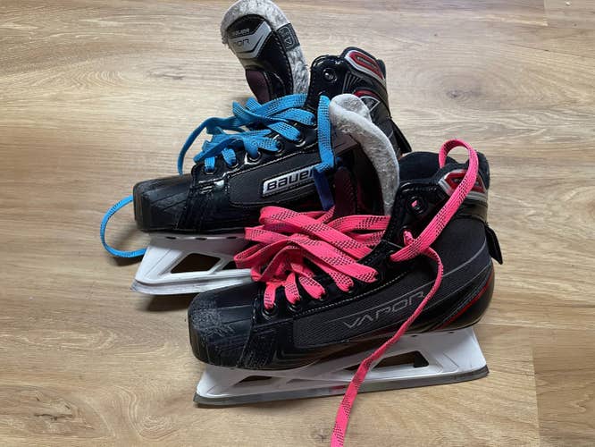 Used 4.5 EE Bauer Vapor X700 Hockey Goalie Skates Extra Wide Width Size 4.5