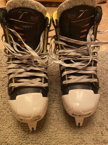 Senior Used CCM Tacks Goalie Skates Regular Width Size 8.5
