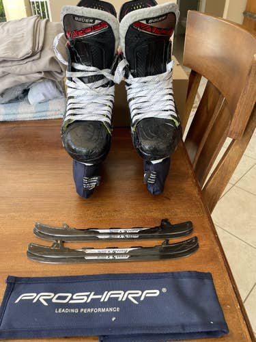 Senior Bauer Vapor 2X Size 7.5D Hockey Skates with 2 Sets Runners Profiled