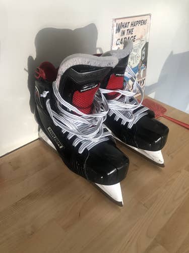 Senior Bauer Regular Width Pro Stock Size 8.5 Vapor 1X Goalie Skates
