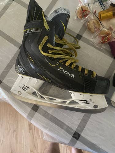 Senior CCM Regular Width  Size 8.5 Super Tacks Hockey Skates