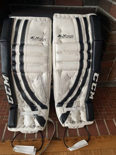 Black Junior 26" CCM  Extreme Flex 400 Goalie Leg Pads
