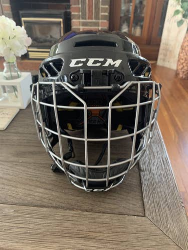 Black Used Youth CCM  Fitlite 3DS Helmet