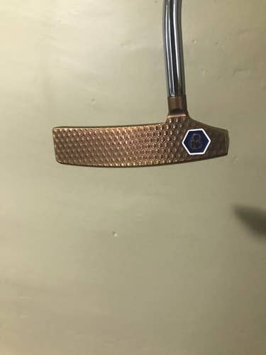 Used Men's Bettinardi Right Handed Blade Queen B #6 Putter 34"