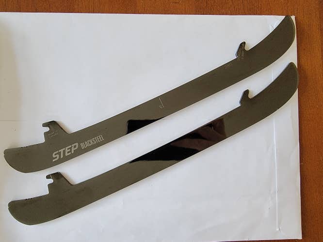 Lightly Used STEP Steel Runner STPROXS BLACKSTEEL 280