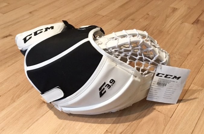 NEW CCM Extreme Flex E3.9 Catch Glove Intermediate Full Right (White/Black)