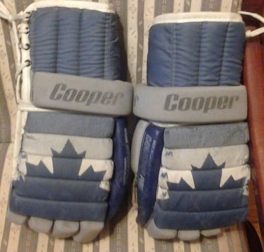 Vitage Cooper Canadian Pro Gloves - Maple Leafs