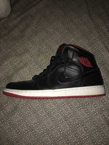 Jordan 1 Mid