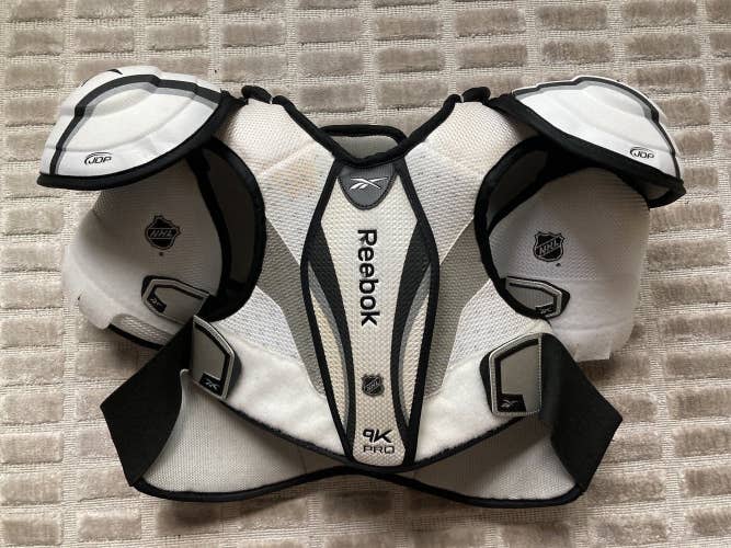 Reebok 9k Pro Shoulder Pads Size S-M