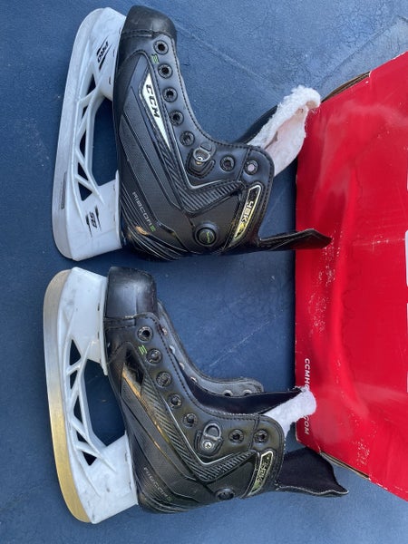 Youth CCM Regular Width Size 2 Ribcore 42k Pump Hockey Skates