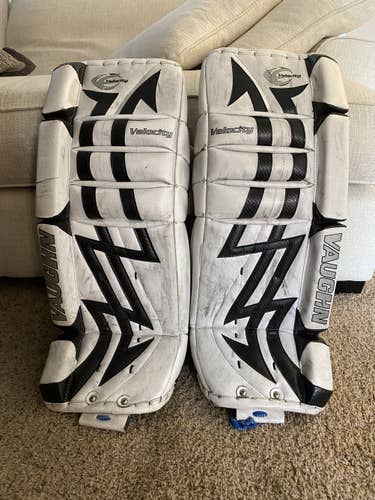 White Used Intermediate 28" +1 Vaughn Velocity 7200 Goalie Leg Pads