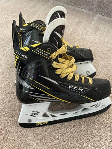 Senior CCM Regular Width Size 6.5 Ultra Tacks Hockey Skates