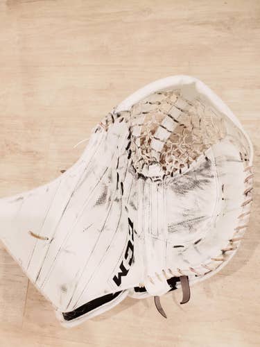 CCM Eflex 5 Glove and 4.9 Blocker